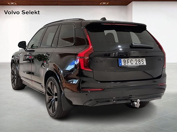 Volvo XC90 2 of 18