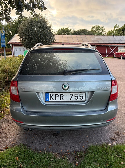 Skoda Superb 2 of 6