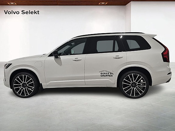 Volvo XC90 3 of 16