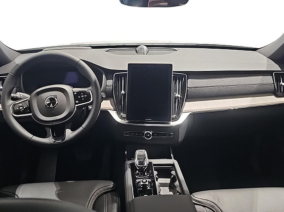 Volvo XC90 5 of 16