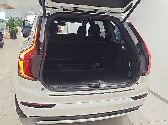 Volvo XC90 13 of 16