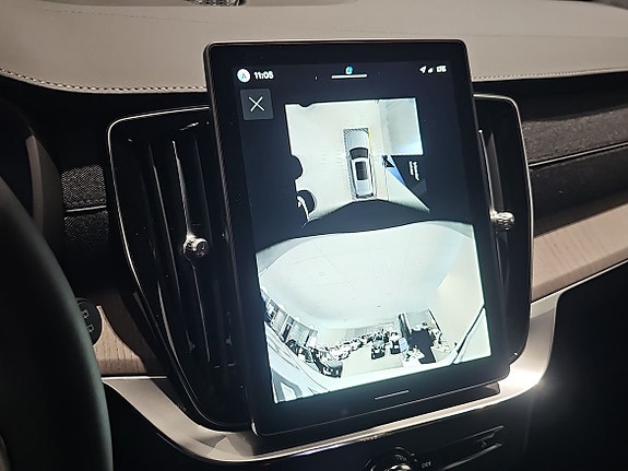 Volvo XC90 12 of 16