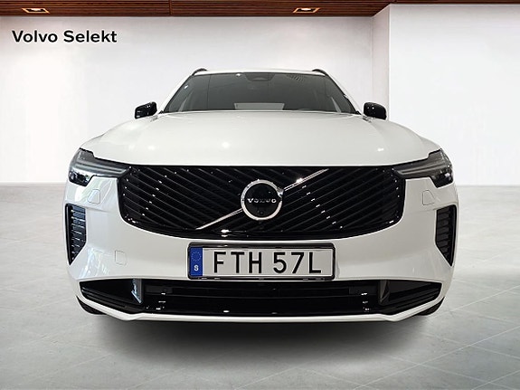 Volvo XC90 8 of 16