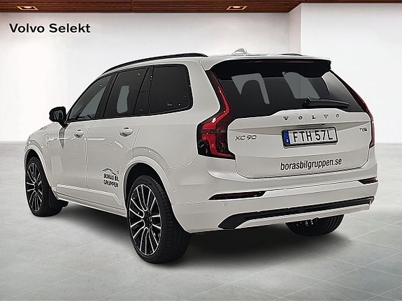 Volvo XC90 2 of 16
