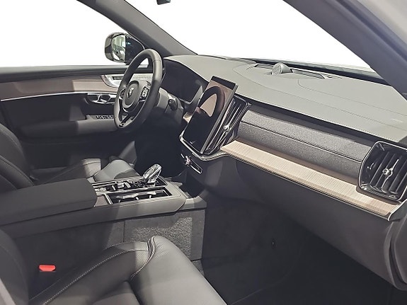 Volvo XC90 4 of 16