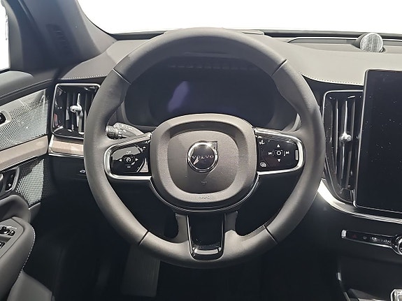 Volvo XC90 10 of 16