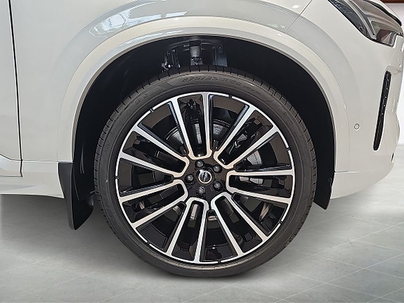 Volvo XC90 9 of 16
