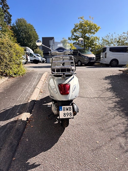 Vespa Primavera  50 4T 2 of 3