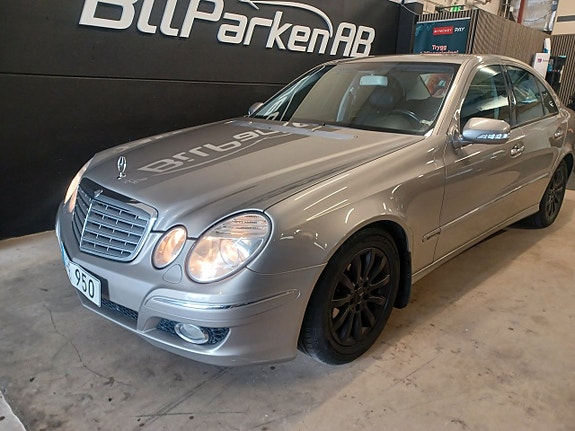 Mercedes-Benz E220 2 of 17