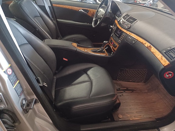 Mercedes-Benz E220 8 of 17