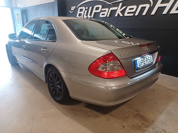 Mercedes-Benz E220 5 of 17