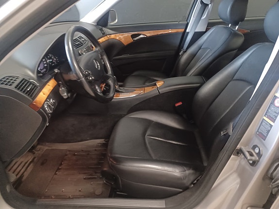 Mercedes-Benz E220 13 of 17