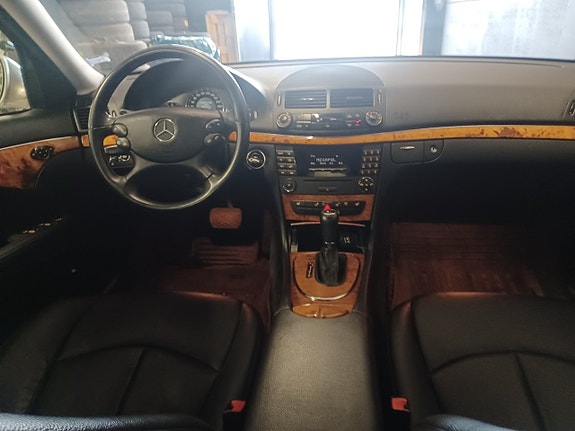 Mercedes-Benz E220 10 of 17