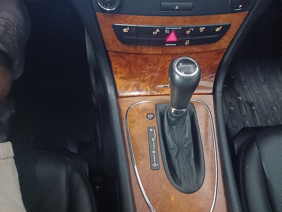 Mercedes-Benz E220 17 of 17