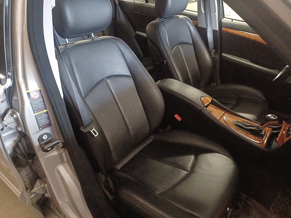 Mercedes-Benz E220 9 of 17