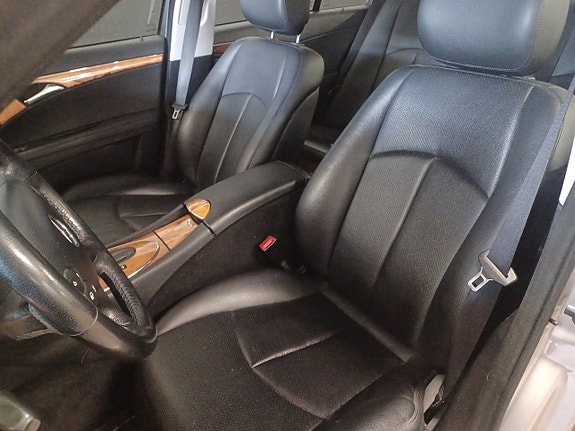Mercedes-Benz E220 14 of 17