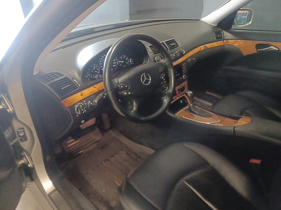 Mercedes-Benz E220 12 of 17