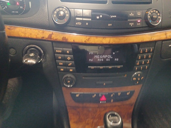 Mercedes-Benz E220 16 of 17