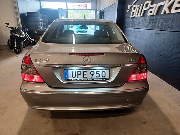 Mercedes-Benz E220 6 of 17
