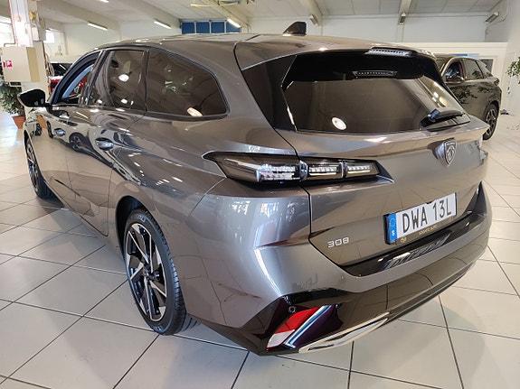 Peugeot 308 SW 3 of 8