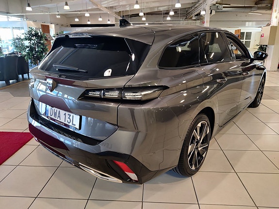 Peugeot 308 SW 4 of 8