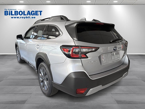 Subaru Outback 2 of 9