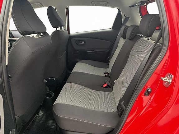 Toyota Yaris 15 of 28