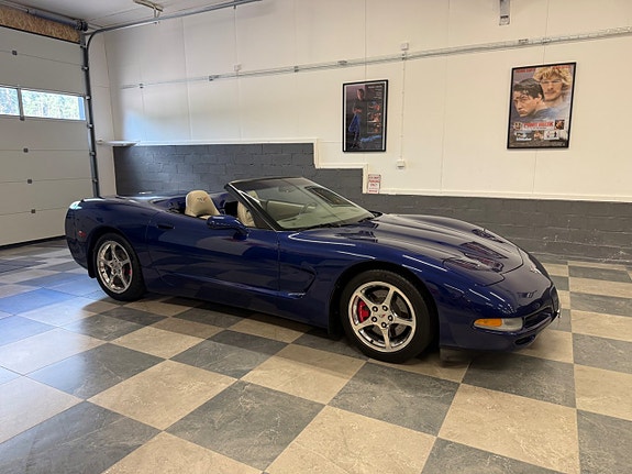 Chevrolet Corvette 2 of 30