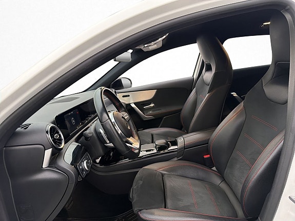 Mercedes-Benz A200 11 of 30