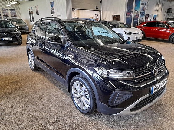 Volkswagen T-Cross 2 of 8