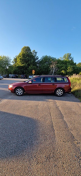 Volvo V70 4 of 5