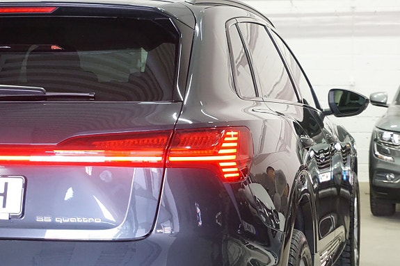 Audi e-tron 10 of 30