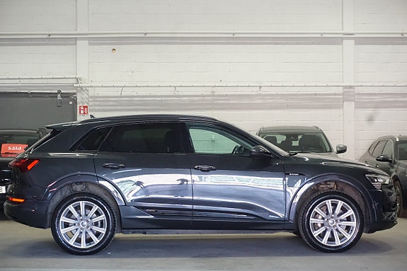 Audi e-tron 7 of 30