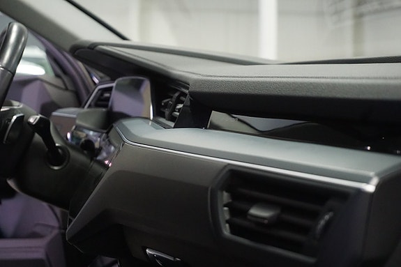 Audi e-tron 28 of 30