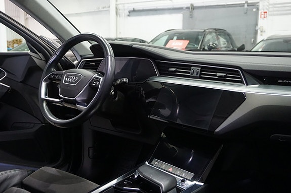 Audi e-tron 26 of 30