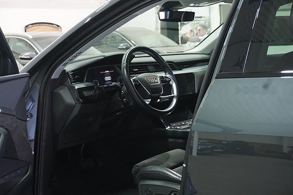Audi e-tron 12 of 30