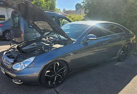 Mercedes-Benz CLS320 4 of 13