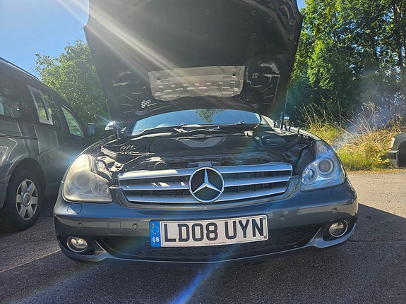 Mercedes-Benz CLS320 2 of 13