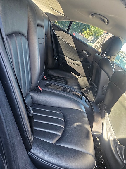 Mercedes-Benz CLS320 9 of 13