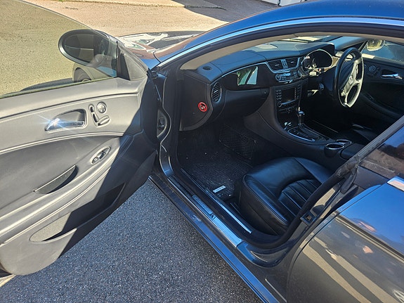 Mercedes-Benz CLS320 5 of 13