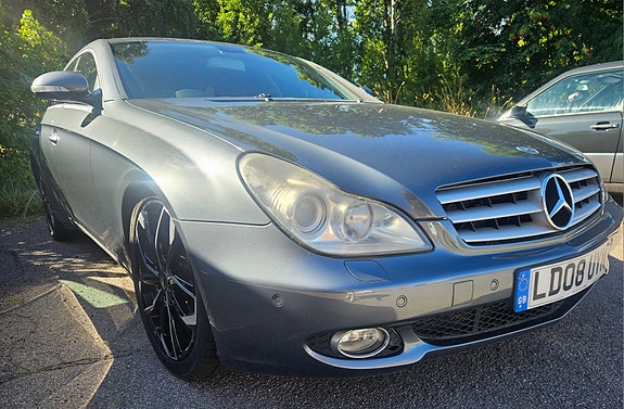 Mercedes-Benz CLS320 6 of 13