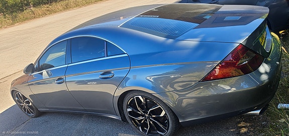 Mercedes-Benz CLS320 3 of 13