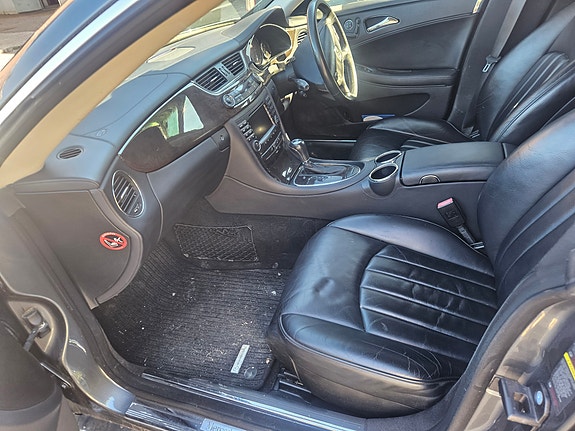 Mercedes-Benz CLS320 10 of 13