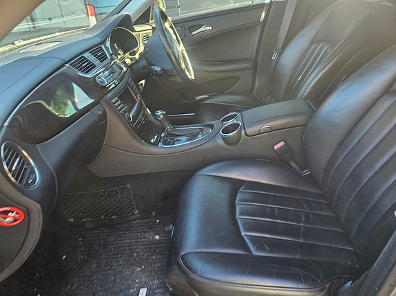 Mercedes-Benz CLS320 7 of 13