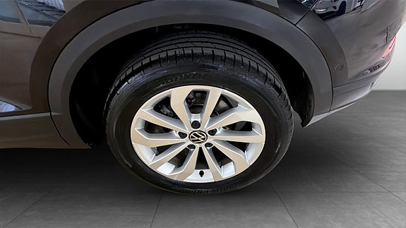 Volkswagen T-Roc 6 of 12