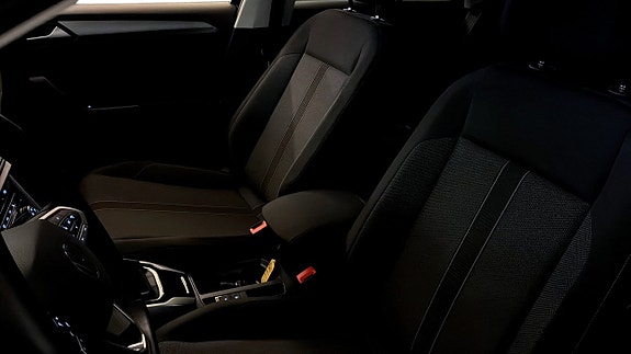 Volkswagen T-Roc 8 of 12