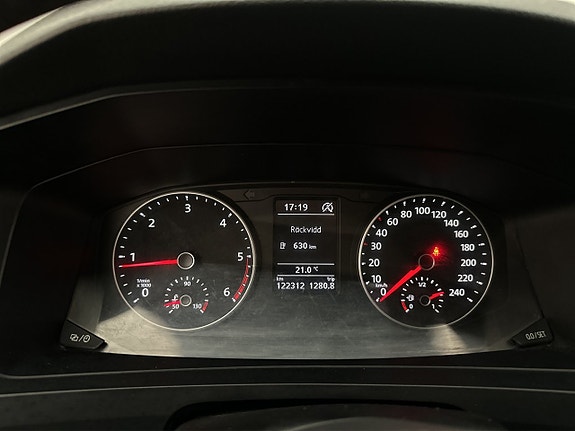 Volkswagen Caravelle 15 of 28