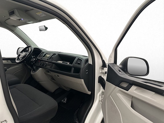Volkswagen Caravelle 24 of 28