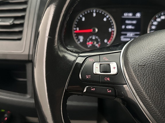 Volkswagen Caravelle 14 of 28