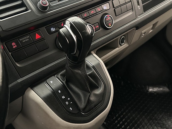 Volkswagen Caravelle 20 of 28